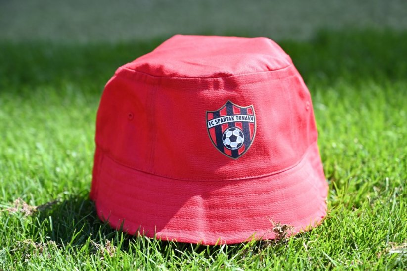 Červený klobúk FC Spartak Trnava